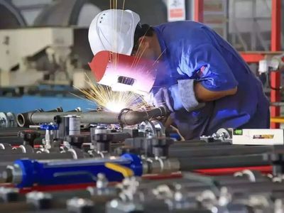 US manufacturing activity scales four-year high in May, ISM says