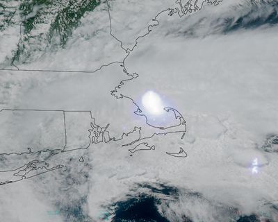 Meteor over Massachusetts prompts reports of booms across US and Canada
