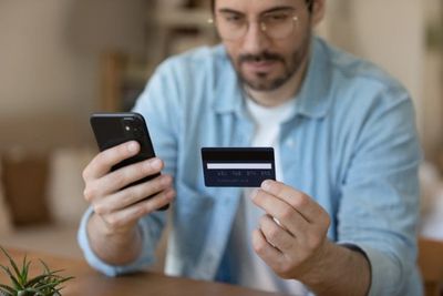 7 Money Habits Financial Advisors Say Are Quietly Costing Households Thousands Each Year