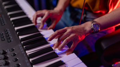 “As it was coming up, I was thinking, ‘Oh no, how’s he going to be able to handle the solo?’”: Audience member at a live orchestral performance of La La Land wows both conductor and crowd as he steps in for ailing keyboard player at the half-time interval