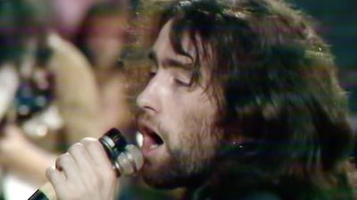 “The chorus wrote itself, the chords took me about 10-15 minutes and then Paul came up with the verses while he was waiting for a lift to a gig the next day!”: How one of the greatest rock anthems of all time was created in the wake of a nightmare show