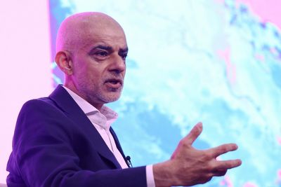 Sadiq Khan calls for social media ban for under-16s to protect children