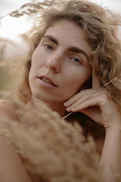 From Flawless to Real: The Visible Skin Texture Beauty Trend and Anti-Airbrushed Beauty 2026
