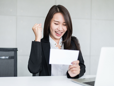 Company ghosts all applicants after closing role; one candidate refuses to let it slide, files complaint and forces them to apologize