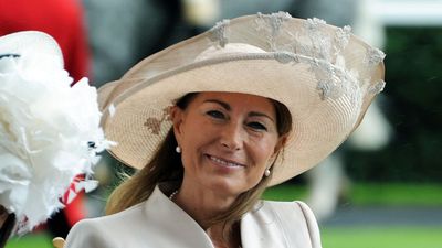 Carole Middleton Uses a High-Density Botanical Screen Instead of Traditional Fencing for Privacy – It's a Clever Living Architecture Solution