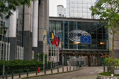Western Sanctions on Russia Face Increasing Structural Gaps While Hurting Legitimate Businesses