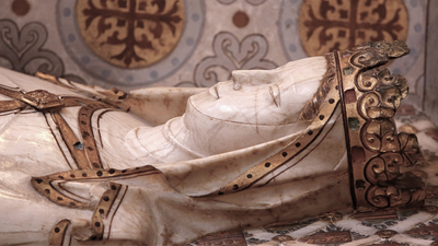 Most powerful queen of Europe unearthed after 700 years: Archaeologists finally opened the tomb of Queen Elisenda in Barcelona