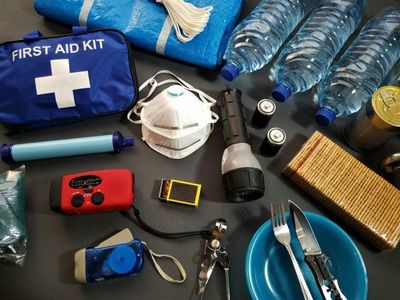 The Summer Blackout Problem Seniors Aren’t Prepared For — Emergency Lights & Backup Devices That Actually Help