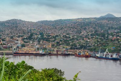 Is it safe to travel to Africa during the Ebola outbreak?