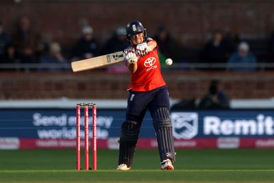 Alice Capsey inspires England to record run chase to seal series win over India