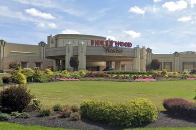 Woman hits slot machine jackpot at casino. Only problem, she was banned for life