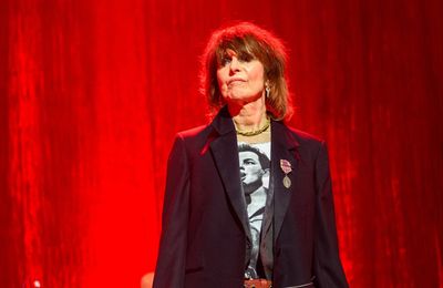 Chrissie Hynde urges fans to put their phones away at her gigs