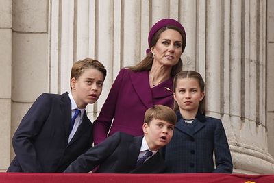 Perfectly timed photo of Kate and children watching flypast up for award