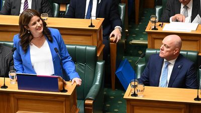 Graph mixes measures to falsely claim NZ govt has more than doubled net debt