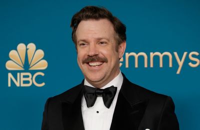 Jason Sudeikis finds dating 'daunting and overwhelming'