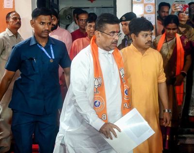 TMC crisis deepens as Mamata loyalists attend BJP-led review meeting