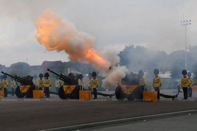 21-gun salutes mark HM the Queen’s 48th birthday