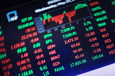 Stock Market Flashes Dot-Com Bubble Warning Sign As AI Rally Narrows: Report
