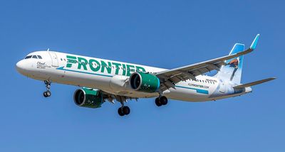 Hero Passenger Wrestle Man Trying to Open Plane Door Mid-Air At 30,000 Feet in Frontier Airlines Flight