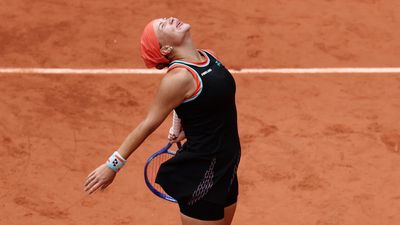 Shnaider beats Sabalenka at French Open to make semi-finals