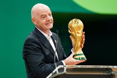 Resale site denies secret World Cup ticket deal with Fifa amid pricing row