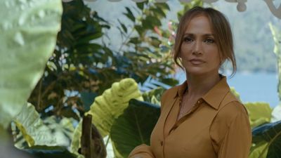 Please Keep Giving Jennifer Lopez Rom-Coms So She Can Continue Slaying This Hard On The Red Carpet, Thanks.
