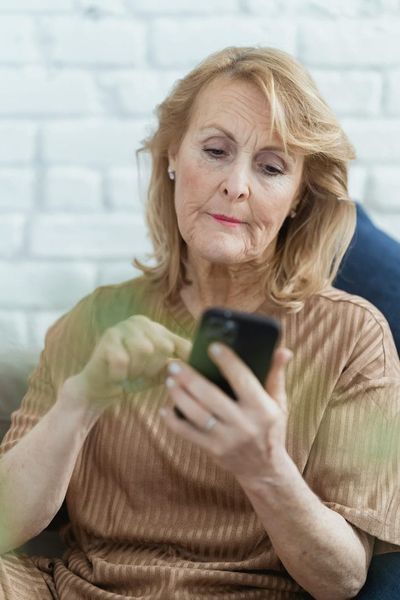 The Everyday Phone Habit Cybersecurity Experts Say Could Put Your Personal Data at Risk
