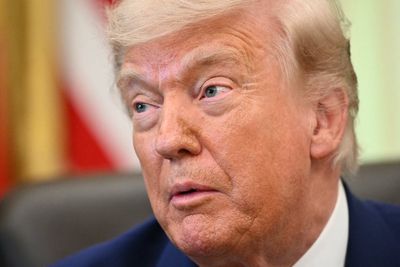 Trump gives surprise Oval Office briefing after being holed up for a week