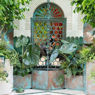 Rain chains are the beautiful garden feature that will turn heavy downpours into a free source of water for plants – the 6 prettiest ones to hang up now