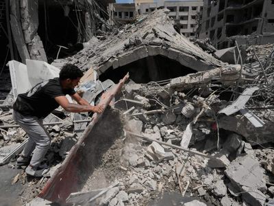 Israel and Lebanon agree to implementation of ceasefire