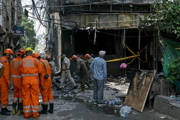 New Delhi hotel blaze kills 21, including foreigners