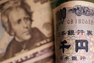 Dollar clings to 2-month high as Gulf hostilities flare, yen wobbles near intervention zone