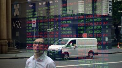 Investors flee to safety as business confidence wanes