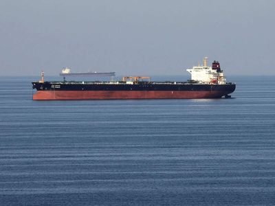 More oil escapes Hormuz, keeping traders guessing