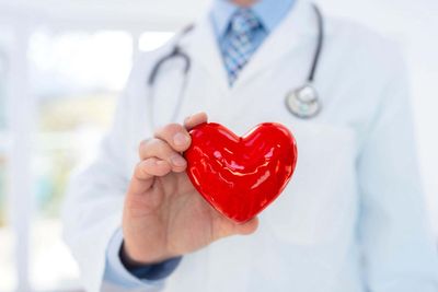 I’m a senior nurse. These are the six ways to boost your heart health this summer