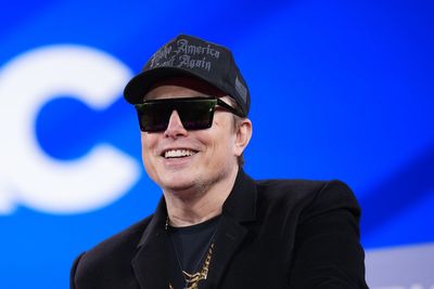 Musk’s SpaceX empire could be overvalued by $1 trillion