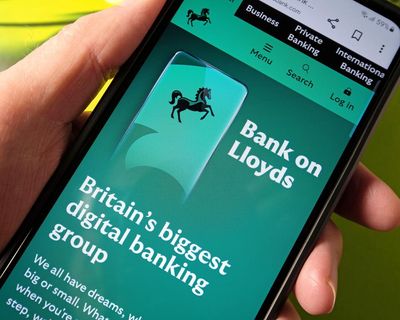 Lloyds customers unable to make payments due to IT glitch