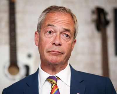 Starmer says Farage ‘dodging questions’ about £5m gift from crypto billionaire