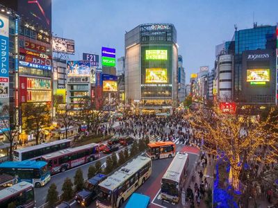 Tourists in Tokyo could now be fined for throwing trash on streets