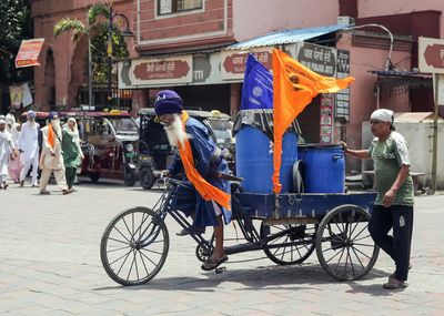 Nihang Sikhs impose symbolic 'Khalsa tax' on HP vehicles at Punjab border point