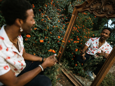 Psychology says that talking to yourself when you’re alone isn’t a sign you’re lonely; it’s one of the most effective ways the brain regulates emotion, rehearses decisions, and works through problems it can’t solve silently