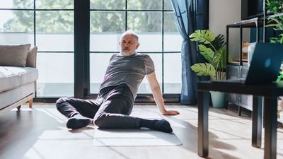 A physical therapist recommends improving your hip stability and mobility with this five-minute routine