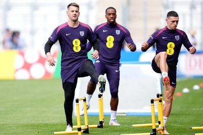 England international signs new Man United contract