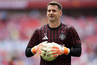 Manchester United explain why Tom Heaton has signed new contract as key role is highlighted