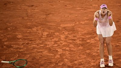 Andreeva races past error-prone Kostyuk to reach French Open final