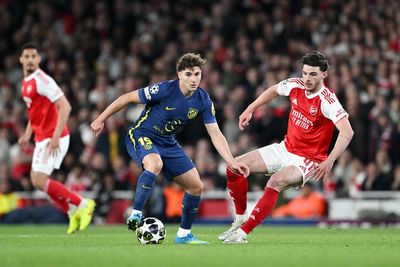 Chelsea told to move for Arsenal target as legend names problem position