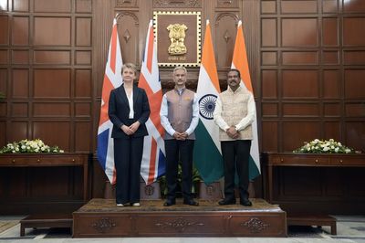 Cooper invites Indian PM Modi to Commonwealth Games during talks in Delhi