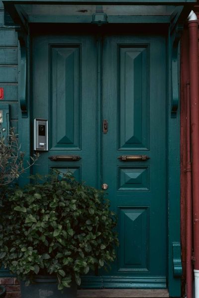 Why More Seniors Are Switching to Video Doorbells — The Smart Home Upgrade That Stops Unwanted Visitors