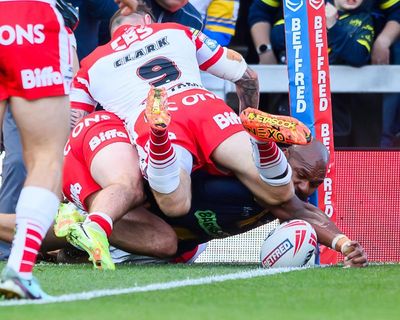 Leeds end long wait for home victory against St Helens to build lead at top