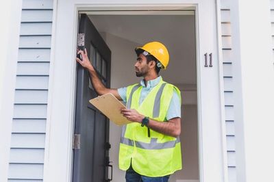 8 Red Flags That a “Utility Worker” at Your Door Is Fake